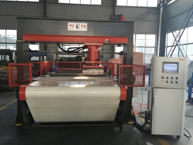 conveyor belt type cutting machine(001).jpg