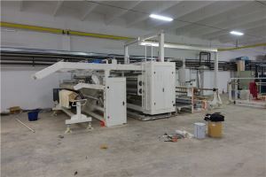 Issiq erimkali yopishtiruvchi sufa mato laminatlash mashinasi